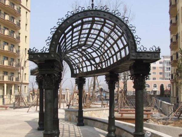 铁艺大门的主要特点和制作工艺